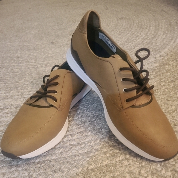 Men's Casual Shoes - Picture 1 of 4